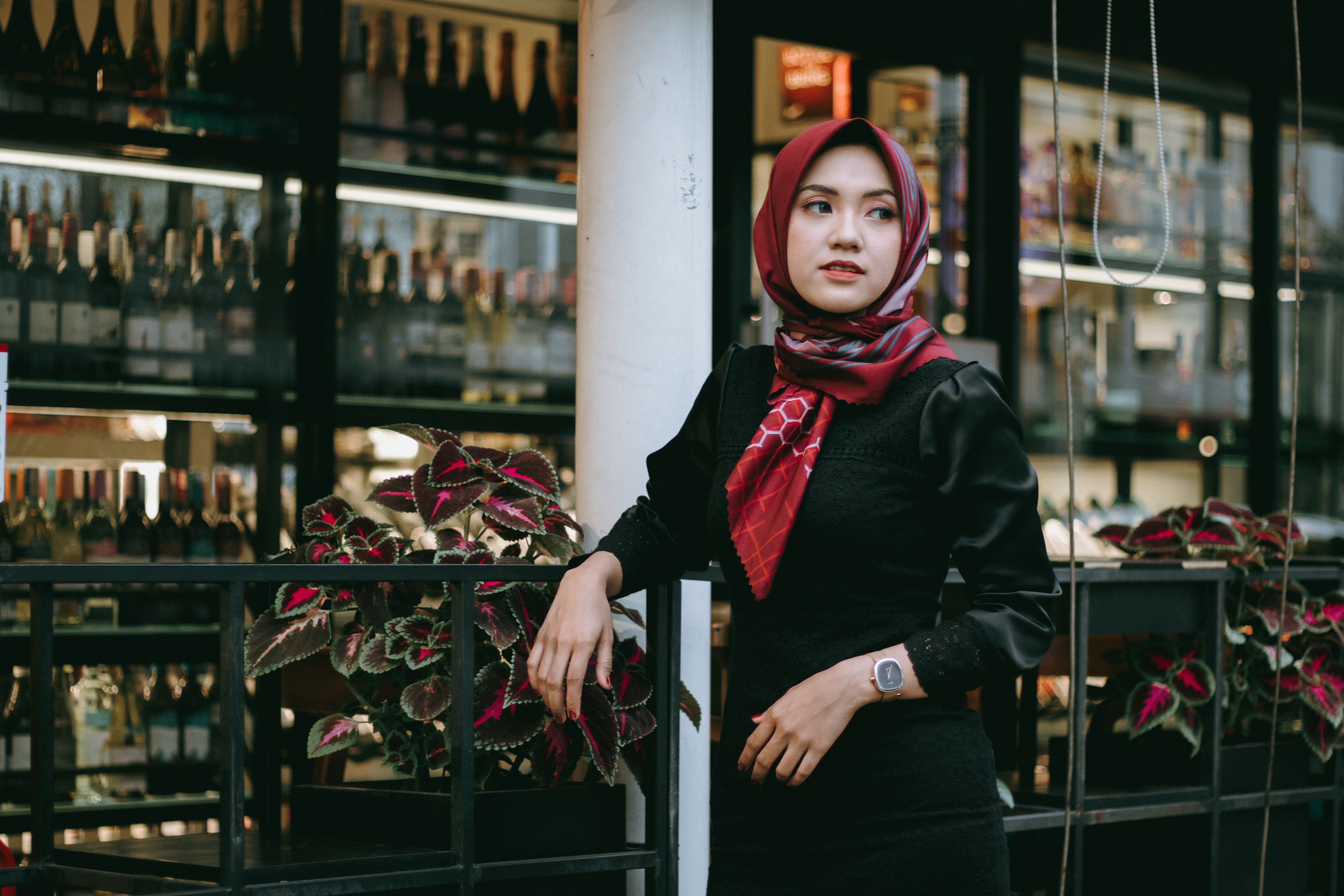 Black Satin Blouse (Sumber gambar: Agung Setiawan/Unsplash)