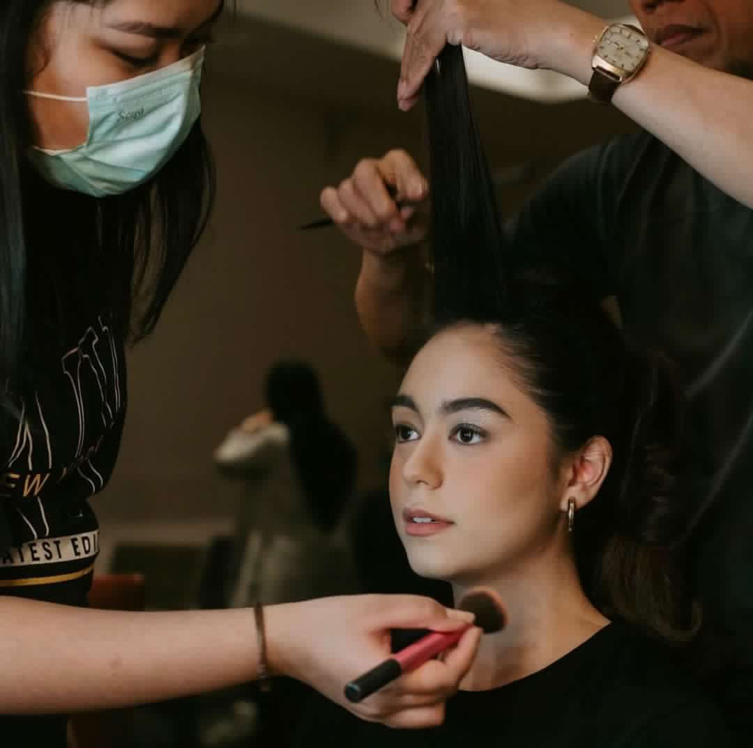Ilustrasi Proses Makeup (Sumber gambar: Dok. Della Sabrina Arum)
