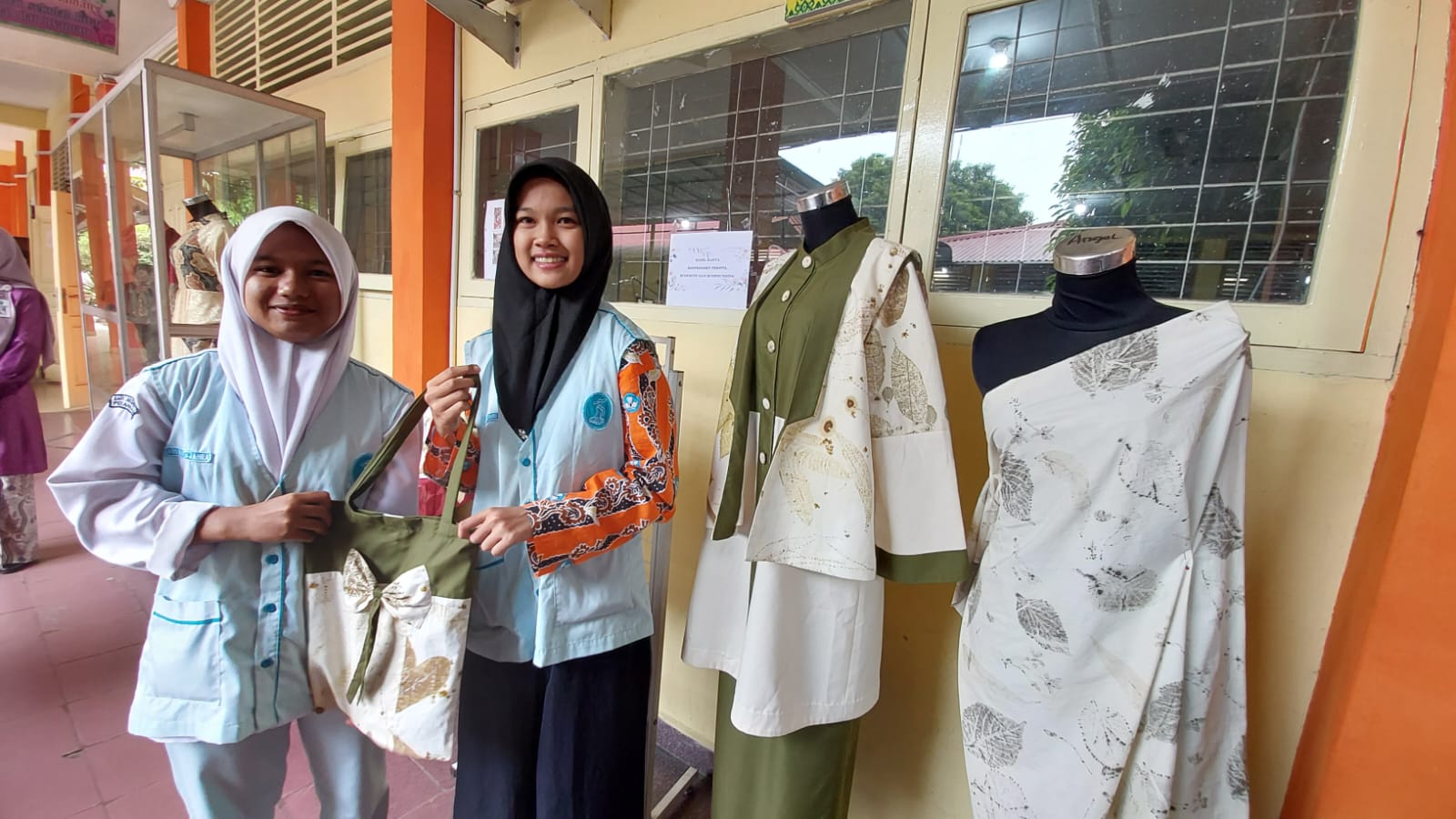 Busana buatan siswa SMKN 3 Pekanbaru (Desyinta Nuraini)