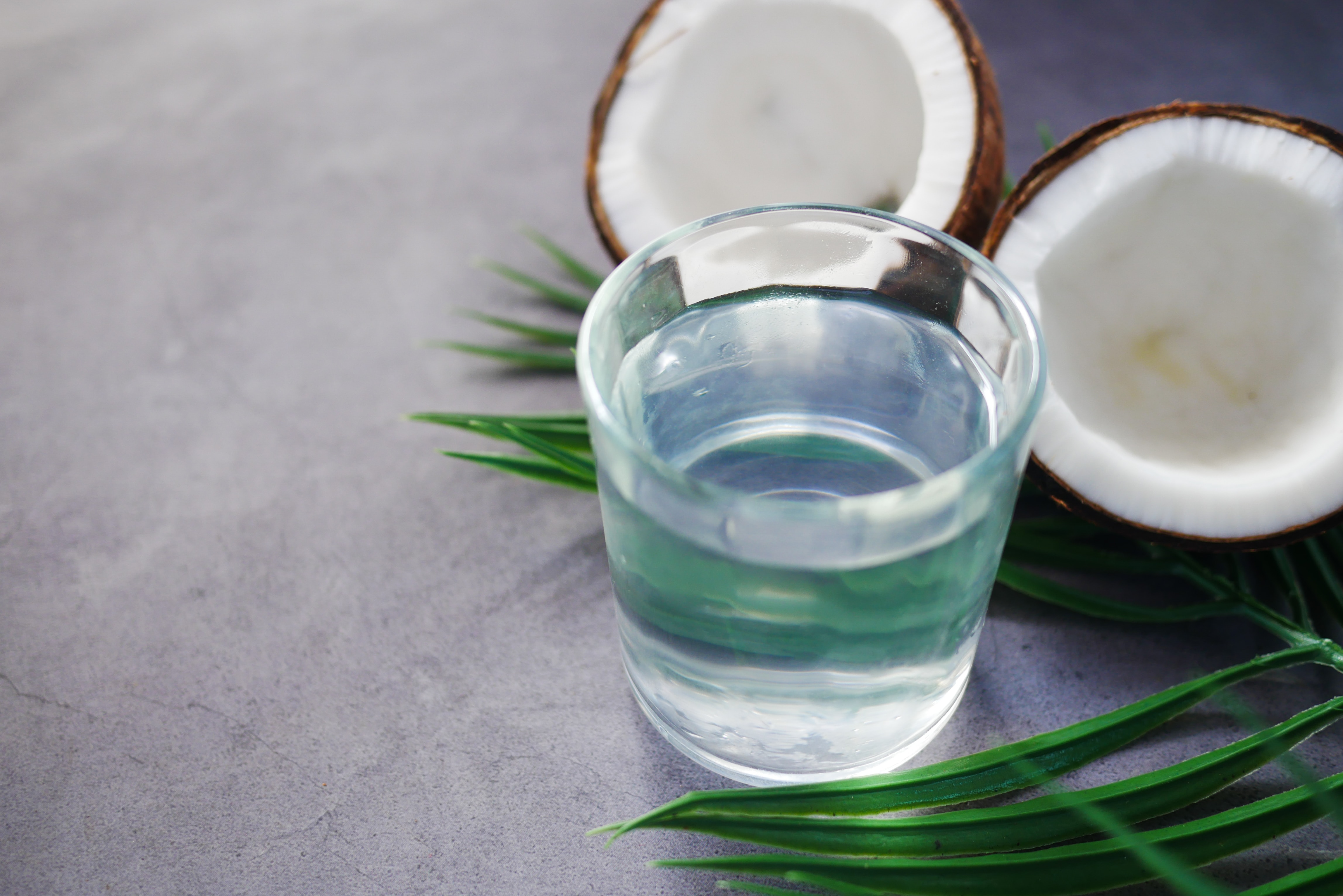 Ilustrasi air kelapa (sumber gambar unsplash/ Towfiqu Barbhuiya)