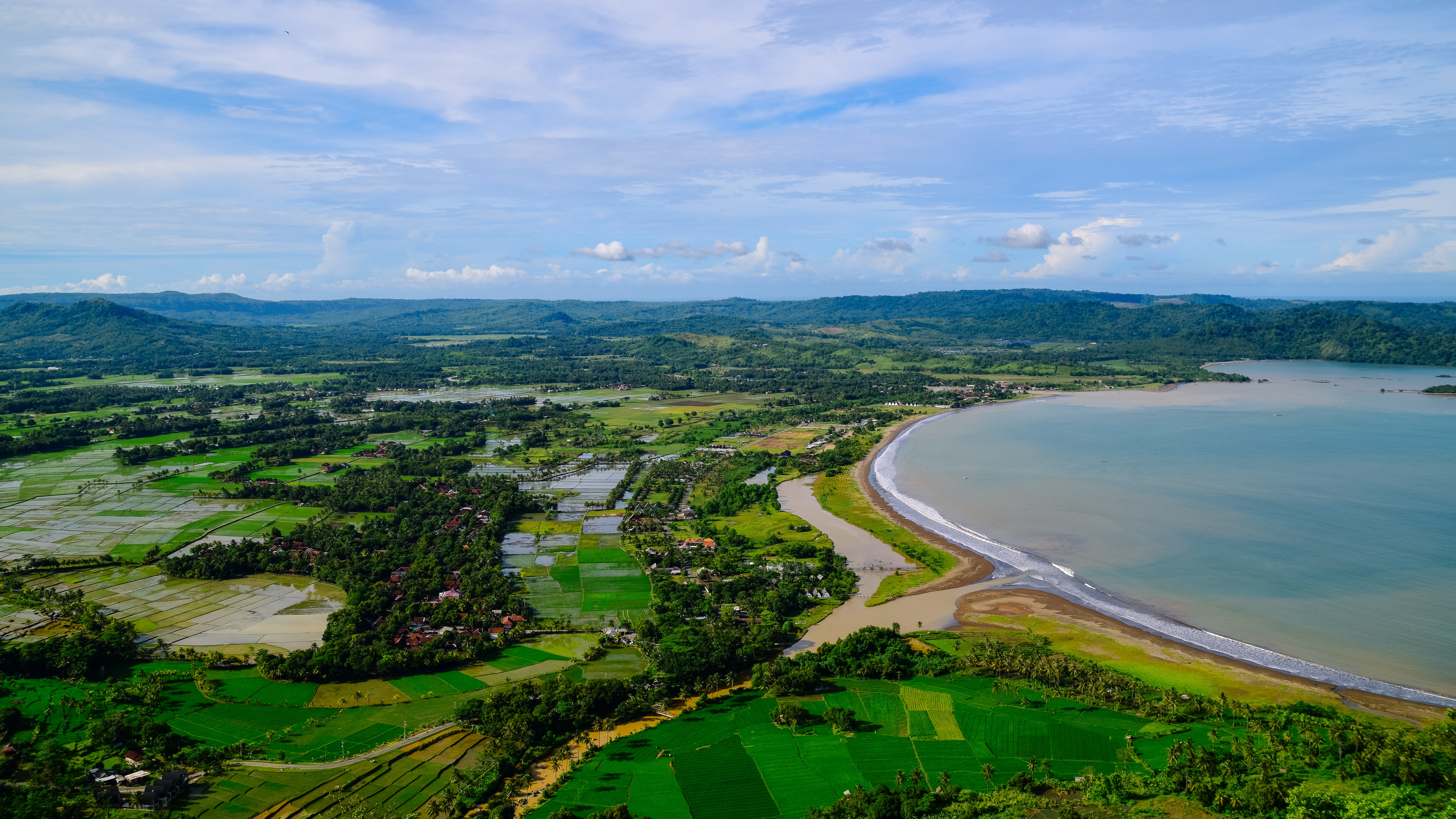 Geopark Ciletuh  (sumber gambar Unsplash/ Aditya Pradipta)