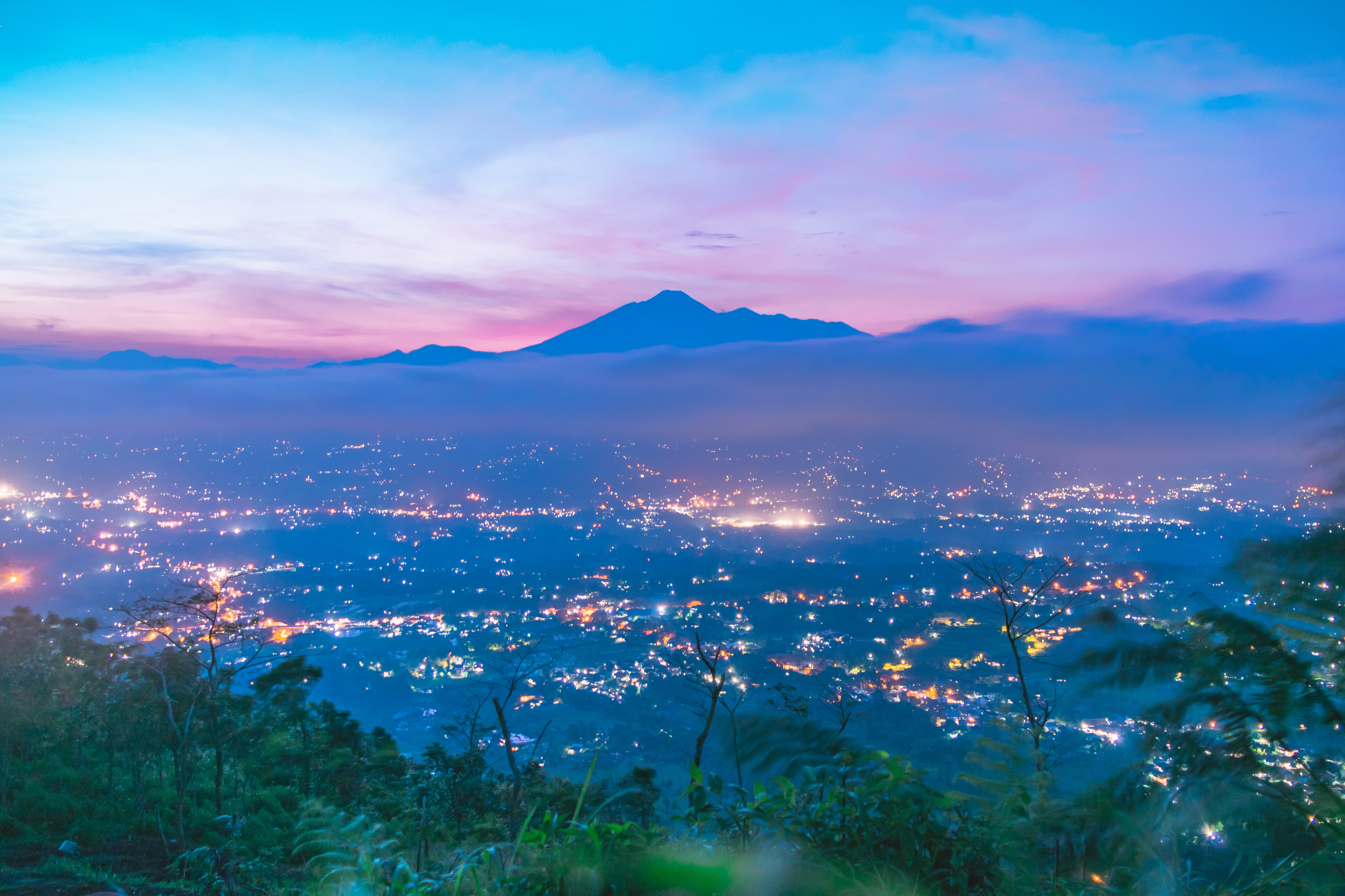 Bukit Alesano  (sumber gambar Unsplash/ Faiz Muhammad)