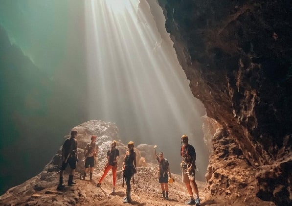 Goa Jomblang (Sumber Foto: Garasi Jogja)