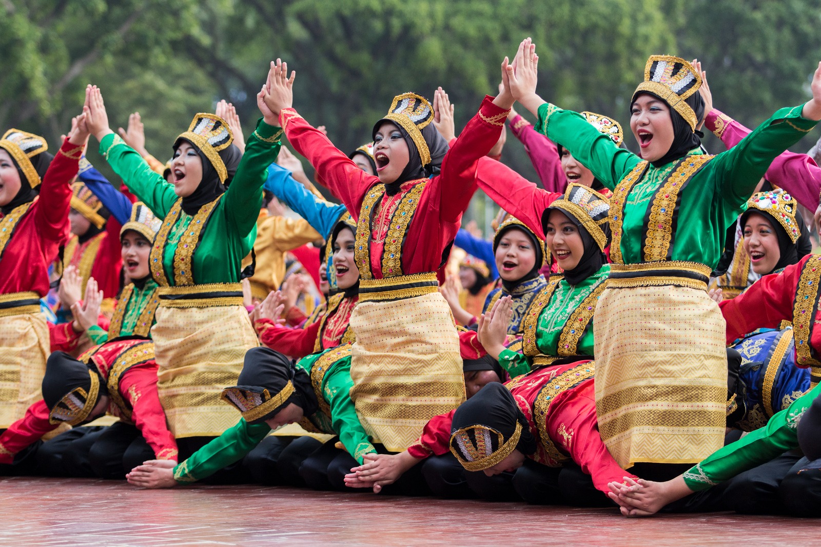 Tari Saman (Sumber: WIkimedia Commons/Herusutimbul)