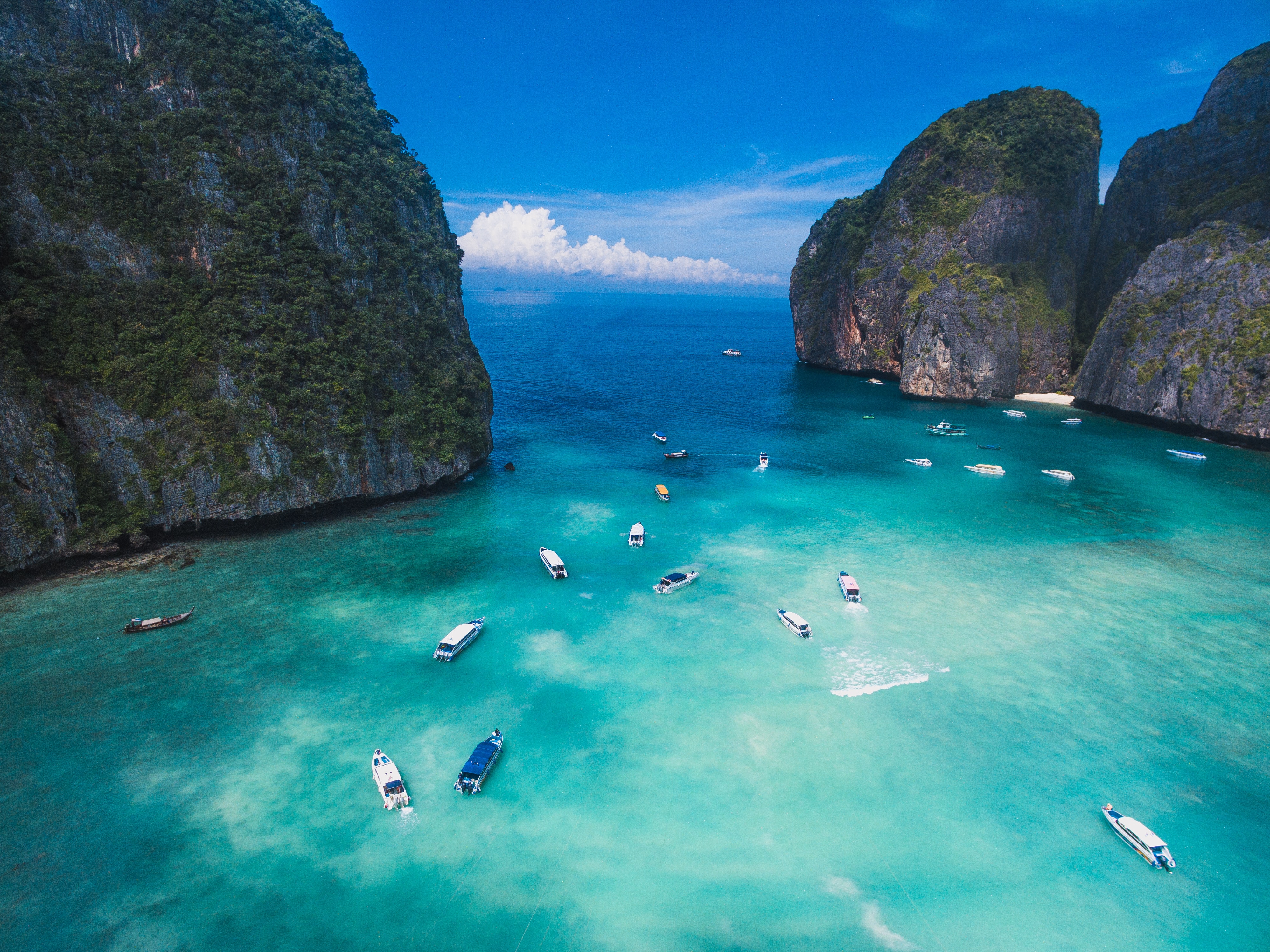 Phi phi (Sumber foto: Unsplash/Humphrey Muleba)