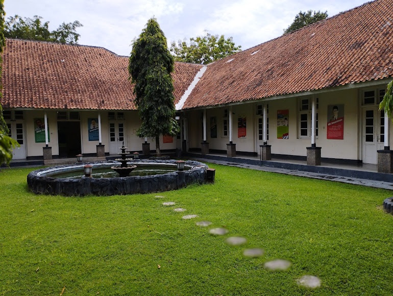 Area dalam sebelum direvitalisasi (Sumber foto: Google Maps/Lokananta)