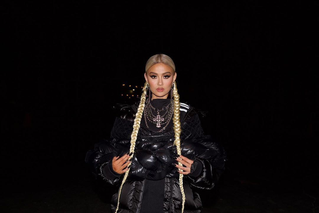 (Sumber: Instagram Agnez Mo)