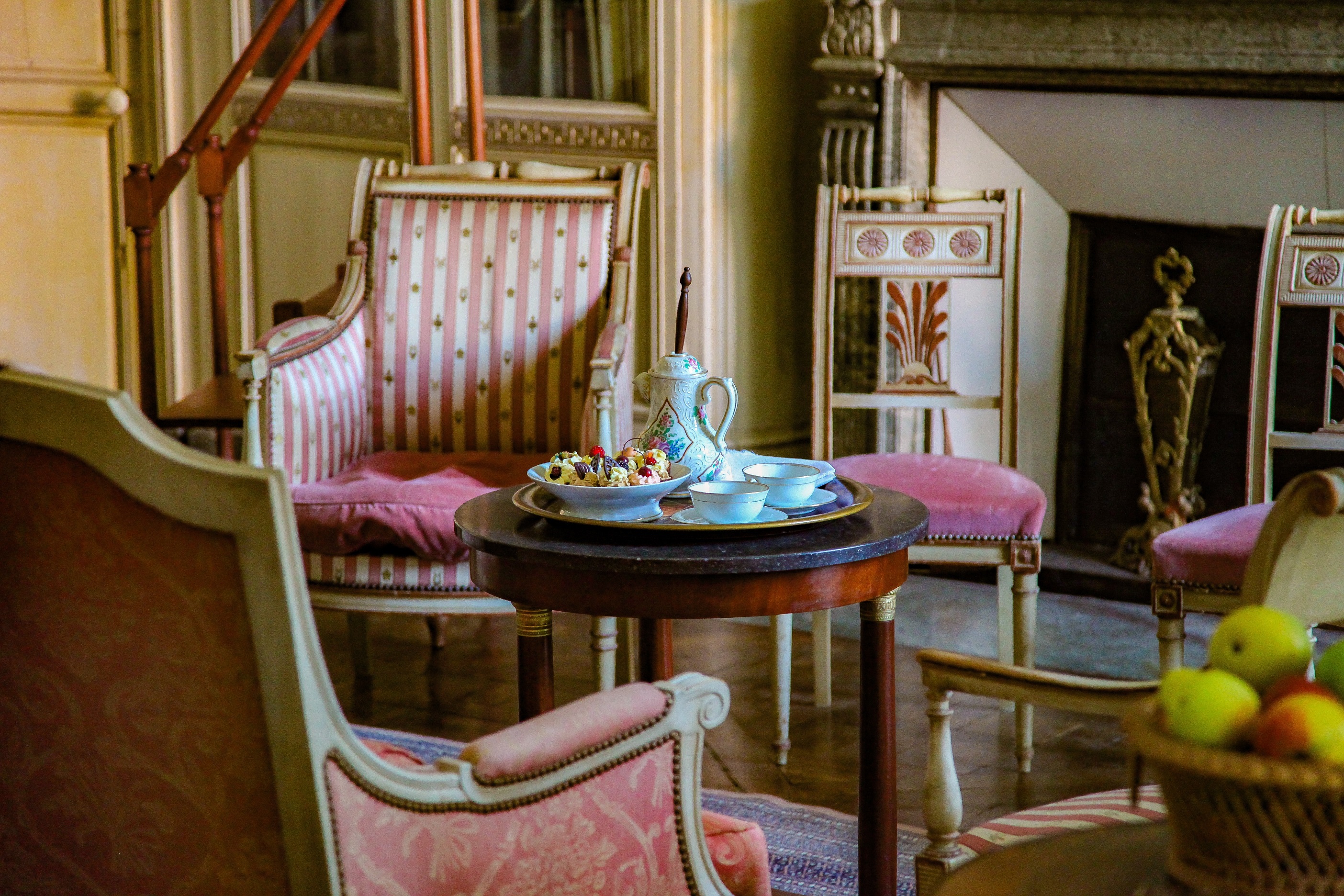 Interior klasik (Sumber foto: Unsplash/Dim Hou)