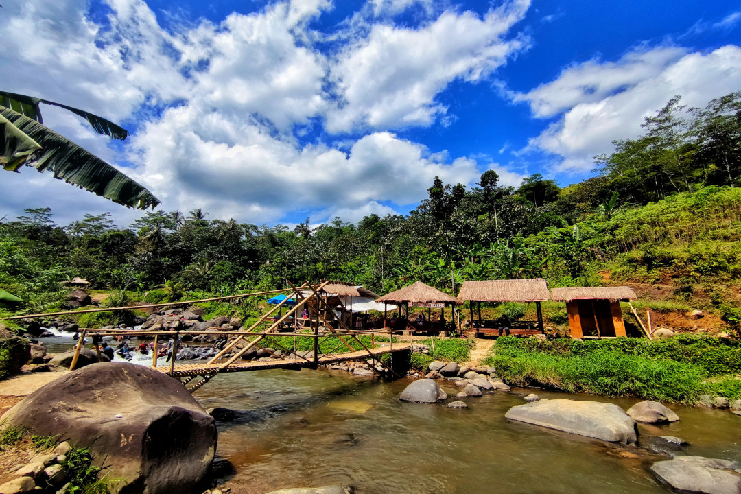 Siapa sangka tempat ini menyimpan pesona yang tak kalah memikat dari objek wisata lain.