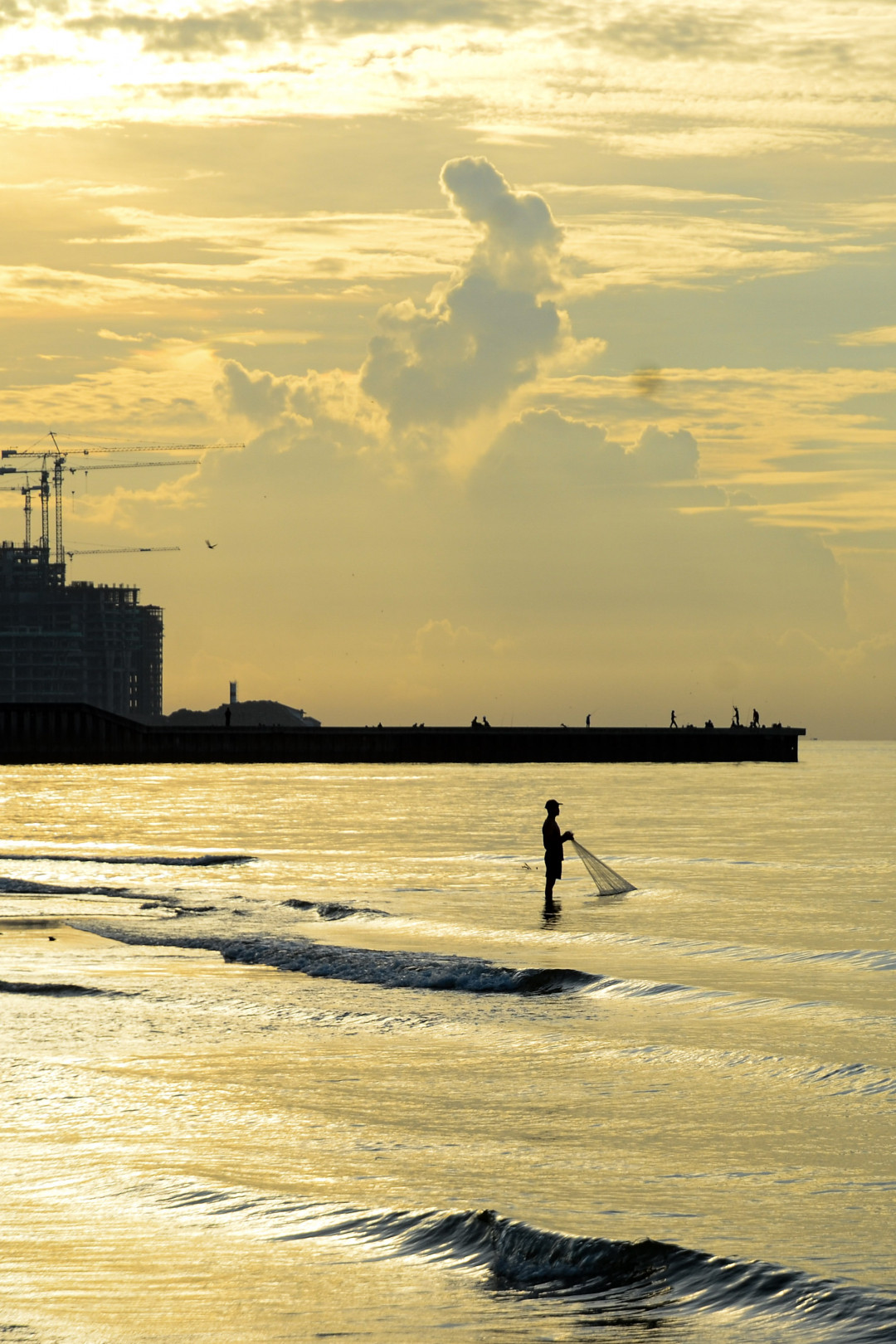 Pantai Manggar Segarasari merupakan salah satu wisata favorit di Balikpapan, Kalimantan Timur.
