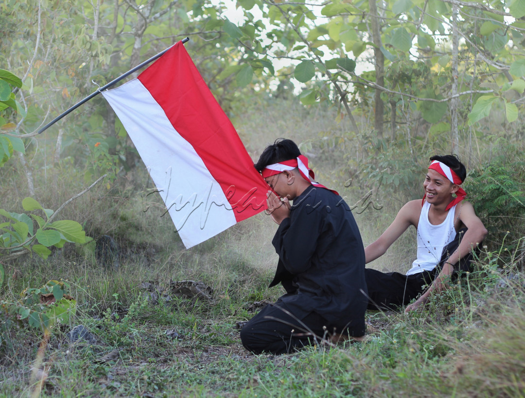 Sebuah Ungkapan Bangga untuk Negeri Indonesia atas Perjuangan Kemerdekaan.<br />
Lokasi : Bangkalan, Madura, Indonesia
<div>Waktu pengambilan: 20 Juli 2021
<div>Kamera : DSLR Canon 1200D</div>
</div>