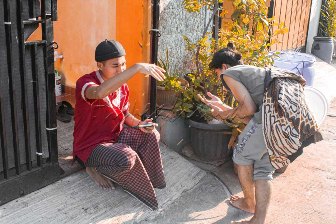 Merdeka menurut lu?<br />
Apa bangsa ini sudah merdeka??<br />
Apah moral bangsa ini juga bagian dari kemerdekaan?<br />
<br />
Kitaa memang sudah merdeka dari penjajahan, namun sayangnya masih banyak yang tidak perduli bahkan tidakk menjaga kesopanan sebagai bangsa indonesia<br />
<br />
Hal yang menghasut di era globalisasi ini sehingga anak bangsa banyak yang berperilaku buruk, banyak yang tidak mengerti bagaimana moral yang bagus kepada sesama, bagaimana kepedulian terhadap sesama<br />
<br />
Indonesia merdeka yaitu terbebas dari penjajahan, memiliki attitude yang baik sebagai anak bangsa, berbicara sopan dan tau bagaimana cara memperlakukan seseorang dengan baik.