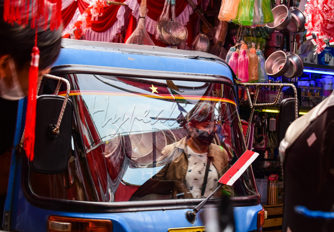 melihat kondisi pandemi di pasar yang sepi , tapi semua itu tak masalah jika selalu memakai masker san menjaga jarak tetep patuhi protokol kesehatan untuk merdeka dari covid19