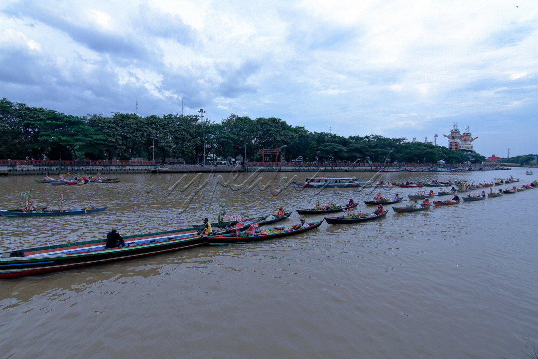 Jukung Barenteng adalah salah satu budaya sungai khas dari masyarakat Banjar di Kalimantan Selatan.<br />
<br />
Jukung Barenteng merupakan sebuah formasi unik yang terbentuk dari rangkaian beberapa jukung (sejenis perahu khas Suku Banjar) yang satu sama lain diikat seutas tali dan ditarik secara bersama-sama atau secara ber-rombongan oleh sebuah kelotok (perahu bermesin tempel) yang berukuran lebih besar. 