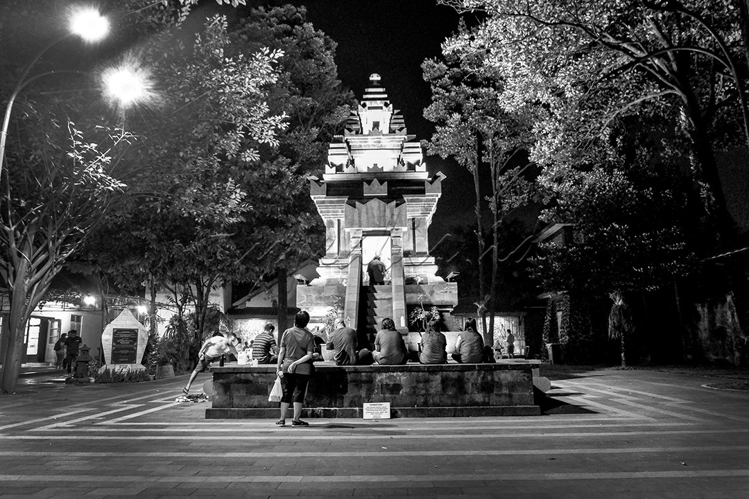 Candi Hati Kudus Tuhan Yesus Ganjuran merupakan candi peninggalan orang Belanda yang mencintai budaya jawa. Berdiri pada tahun 1927, Candi Ganjuran didirikan oleh Keluarga Schmutzer. Dua bersaudara Julius Schmutzer dan Joseph Schmutzer mencintai budaya jawa dan ingin memperdalam tentang kebudayaan jawa.<br />
<br />
Candi Ganjuran diresmikan pada 11 Februari 1930. Tiga tahun setelah berdiri, keluarga Schmuzter mengurus perizinan untuk meresmikan bangunan candi tersebut. Awalnya, candi didirikan untuk dijadikan prasasti bagi keluarga Schmutzer sebagai ungkapan syukur yang diterima.<br />
Nilai toleransi yang ada pada Gereja Ganjuran sudah terjalin sejak awal berdirinya Candi Hati Kudus Tuhan Yesus Ganjuran ini. Masyarakat sekitar sudah terbiasa menerima orang baru atau orang lain dari latar belakang manapun. Sehingga ketika berdiri Gereja Ganjuran, masyarakat sangat terbuka bagi siapa saja.