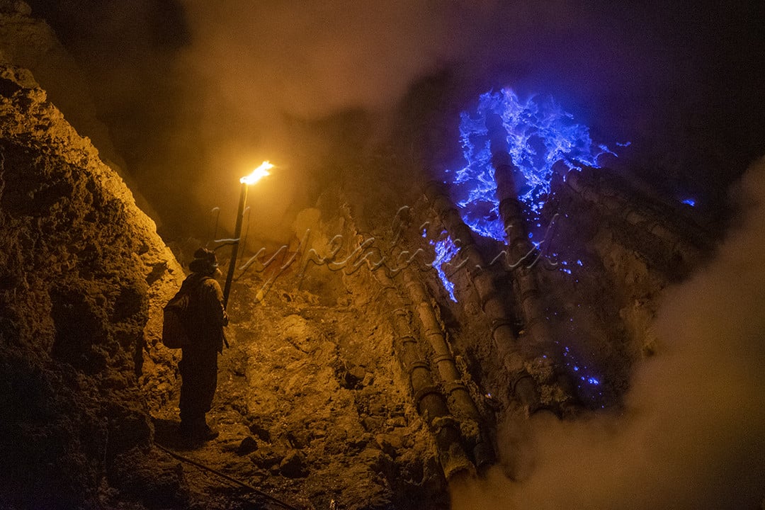 Didunia ini dikatakan hanya ada 2 fenomena api biru, yakni di Islandia dan puncak G. Ijen. Api biru muncul sebagai akibat dari fenomena temperature tinggi gunung berapi dan bercampur dengan zat belerang. Dipuncak G. Ijen, api biru muncul disekitar tempat penambangan belerang dan tidak pernah padam. Disini ada lebih dari 100 orang menambang belerang setiap hari dan menjadi pekerjaan utama mereka. Sebagai salah satu fenomena langka didunia, Indonesia wajib berbangga dan bisa menjadikannya sebagai salah satu daya tarik wisatawan selain kegiatan wisata naik gunung itu sendiri dan alam kawah G. Ijen yang mempesona.