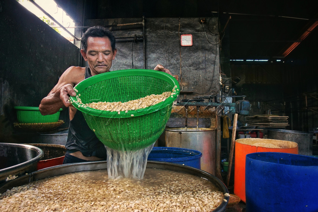 Salah satu kuliner favorit khas Indonesia adalah tempe. Makanan yang terbuat dari kedelai ini bisa diproduksi di hampir seluruh pelosok daerah.<br />
Salah satunya ada di Baleendah. Sentra produksi tempe di Baleendah ada di Kampung Cikarees RW 21.<br />
Di kampung mayoritas penduduknya kebanyakan bekerja dan pengusaha Tempe sebagai mata pencaharian utamanya. Tempe-tempe yang diproduksi disini, biasa dikirim ke Pasar-pasar tradisional, seperti pasar Tradisional Baleendah salah satunya.