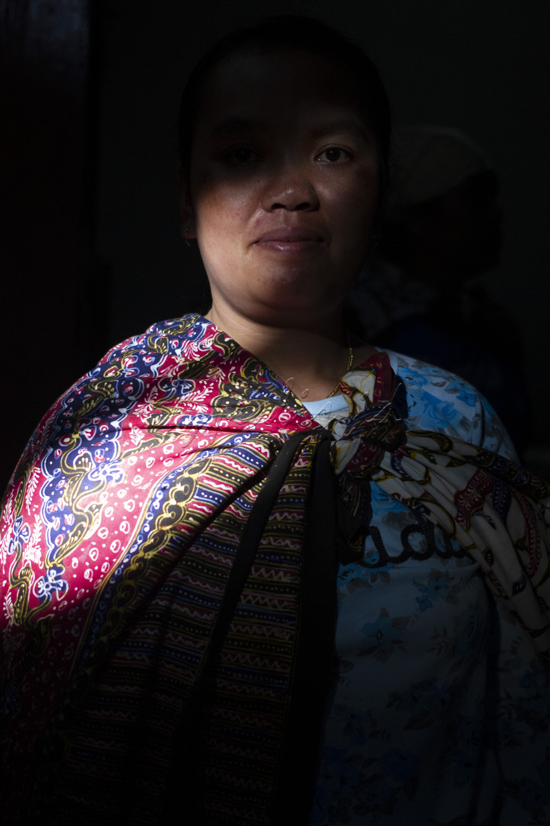 Bagi Suku Tengger di kawasan pegunungan Bromo-Tengger-Semeru yang termasuk wilayah Kabupaten Pasuruan, Kabupaten Probolinggo, sarung tidak hanya digunakan sebagai pakaian pengusir dingin. Sarung bagi mereka merupakan simbol harga diri, tren, dan juga identitas.