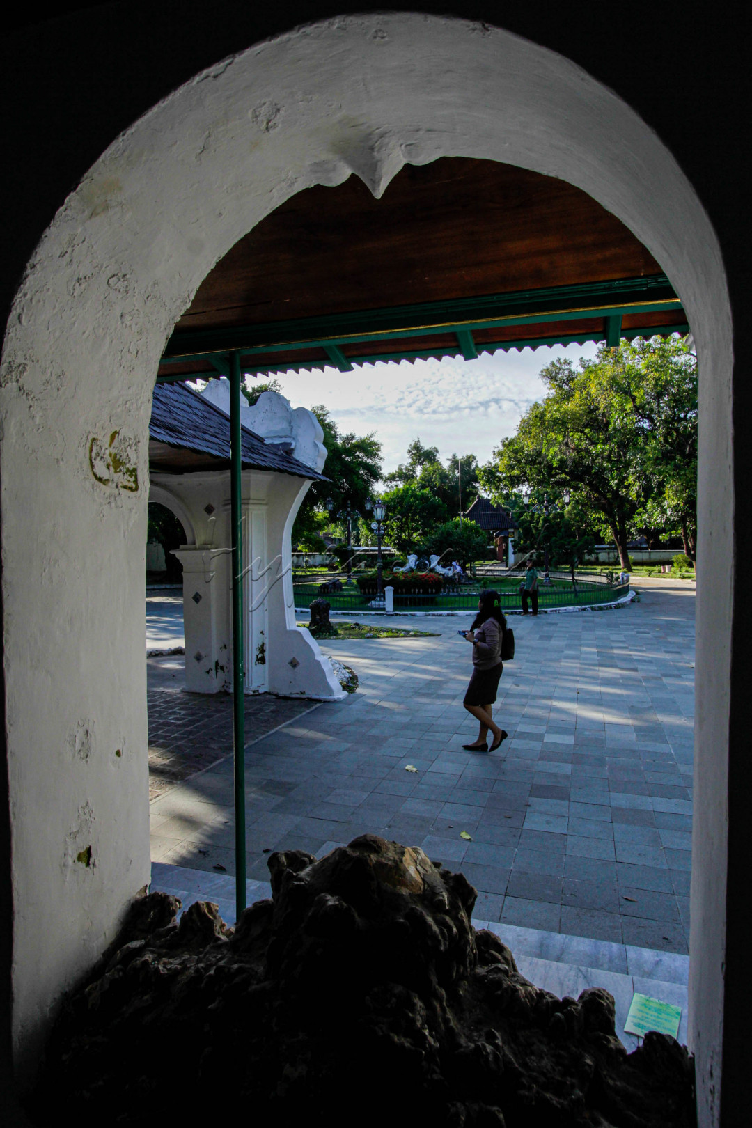 Keraton ini memiliki museum yang cukup lengkap dan berisi benda pusaka dan lukisan koleksi kerajaan. 