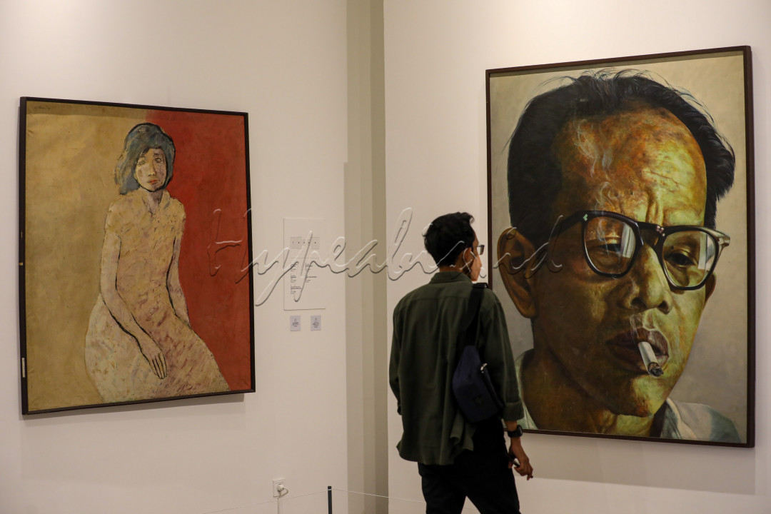 Seni lukis merupakan salah satu induk dari seni rupa sebagai bagian dari pengembangan yang lebih utuh dari gambar. Pada perjalanannya, seni lukis memiliki sejarah panjang dalam peradaban manusia. Di sisi lain, bentuk seni lukis pun mengalami perubahan dari zaman ke zaman.