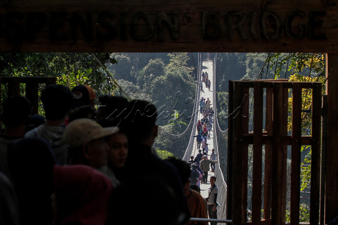 Jembatan ini berlokasi di Taman Wisata Alam Situ Gunung, Sukabumi – Jawa Barat.<!--/data/user/0/com.samsung.android.app.notes/files/clipdata/clipdata_bodytext_220823_142934_270.sdocx-->