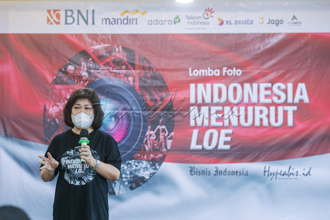 Presiden Direktur PT Jurnalindo Aksara Grafika Lulu Terianto memberikan sambutan pada pembukaan penjurian lomba foto bertema <em>Indonesia Menurut Loe</em>. Ajang ini diharapkan dapat menjadi ruang ekspresi bagi generasi milenial dan gen Z dalam menampilkan perspektif keindonesiaan dari sudut pandang mereka melalui lensa kamera.