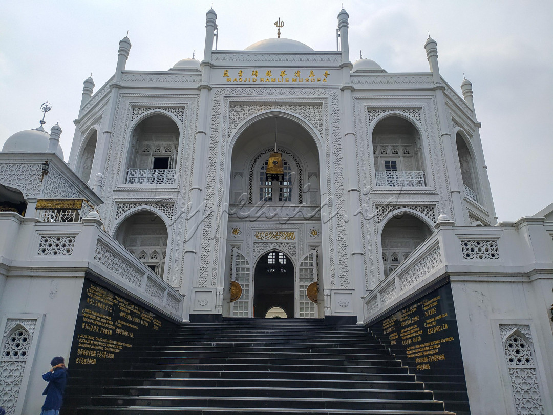 Nama Ramlie Musofa juga diambil dari singkatan nama sang pemilik yakni Ramli, istrinya Lie, dan anak-anaknya yaitu Muhammad, Sofian, dan Fabian. Masjid ini diresmikan pada tahun 2016 dan terletak persis di sebrang waduk Sunter.