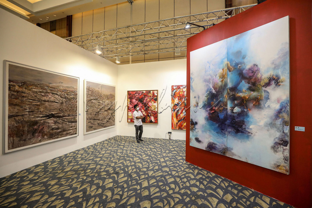 Ratusan karya seni dari 40 galeri seni lokal dan mancanegara ditampilkan dalam acara itu.<br />
<br />
