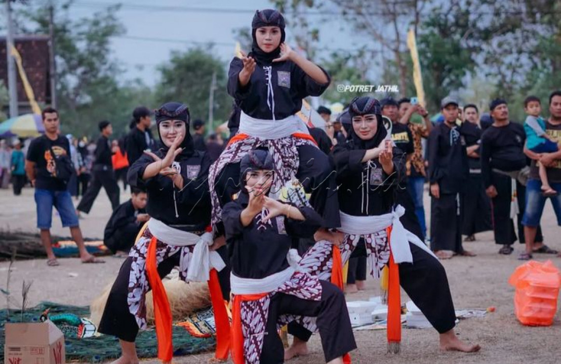  Srikandi adalah ia bersemangat, pemberani, memiliki tekad yang kuat, dan percaya diri.