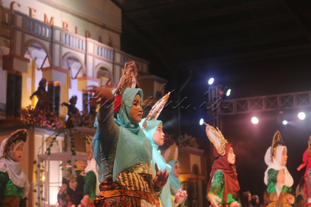 <div style="text-align: center;"><strong>budaya Indonesia</strong></div>
<div>DI era modernisasi yang begitu pesat, kita sebagai generasi bangsa harus melestarikan adat yang demikian rupa</div>