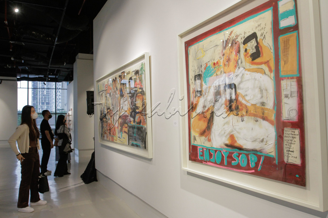 Pameran Flash, Pow, Bham! merupakan pameran tunggal seniman Naufal Abshar yang menghadirkan ragam sensasi, persepsi, hingga persona manusia melalui refleksi atas dunia hiburan dan keseharian.