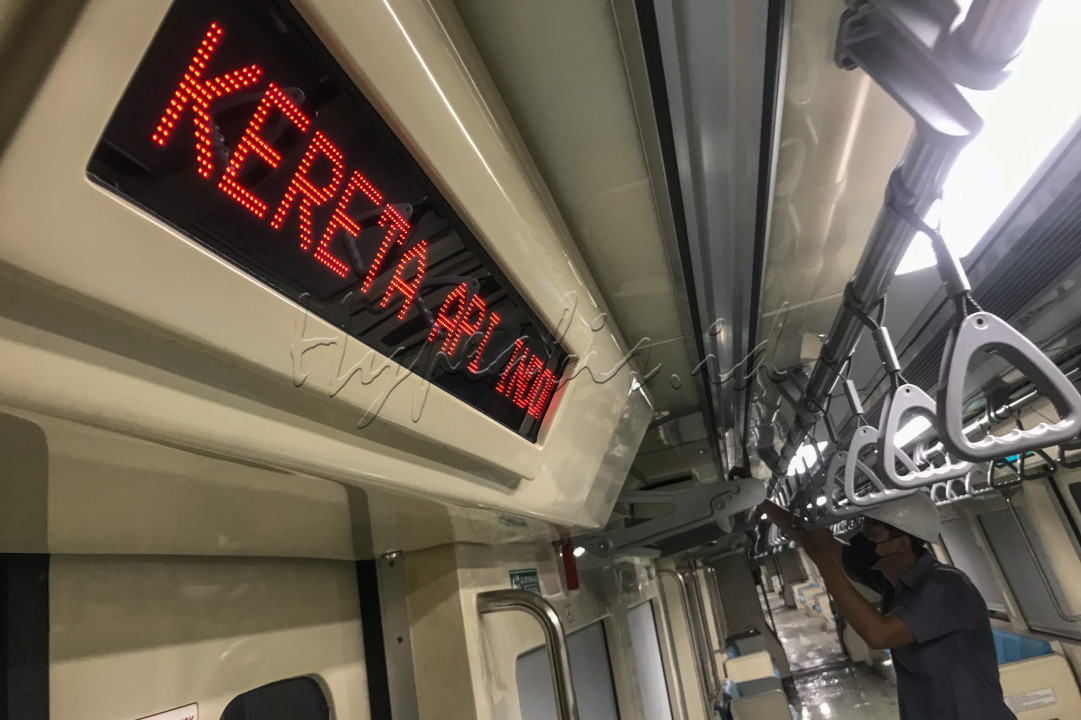 LRT Jabodebek rencananya akan mulai beroperasi pada Juli 2023. 
