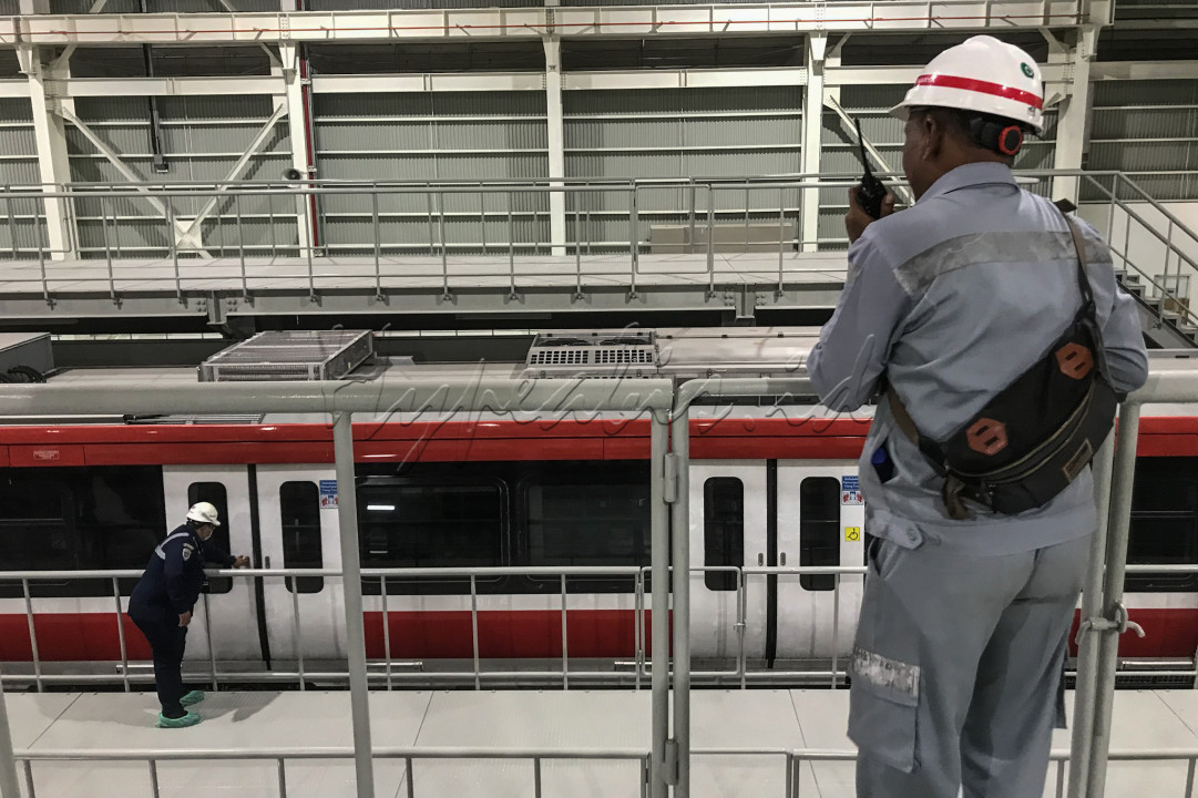 Rangkaian yang didominasi warna merah dan silver itu nantinya akan melintasi 18 stasiun yaitu Stasiun Dukuh Atas, Setiabudi, Rasuna Said, Kuningan, Pancoran, Cikoko, Ciliwung, Cawang, TMII, Kampung Rambutan, Ciracas, Harjamukti, Halim, Jatibening Baru, Cikunir I, Cikunir II, Bekasi Barat, dan Jati Mulya.