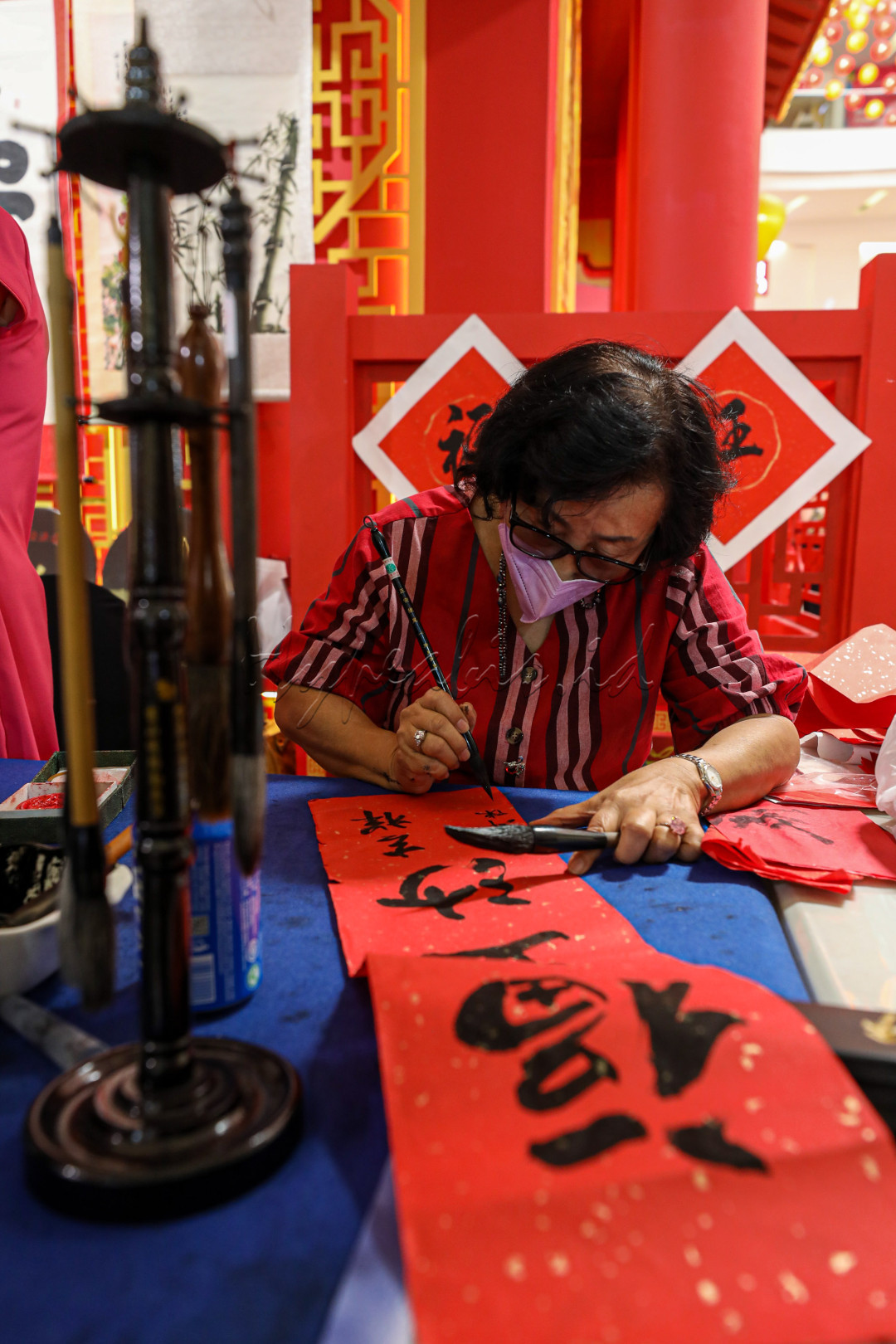 Kaligrafi China merupakan salah satu budaya utama China kuno, bersamaan dengan permainan musik yang menggunakan senar, permainan papan “go”, dan lukisan.<br />
<br />
