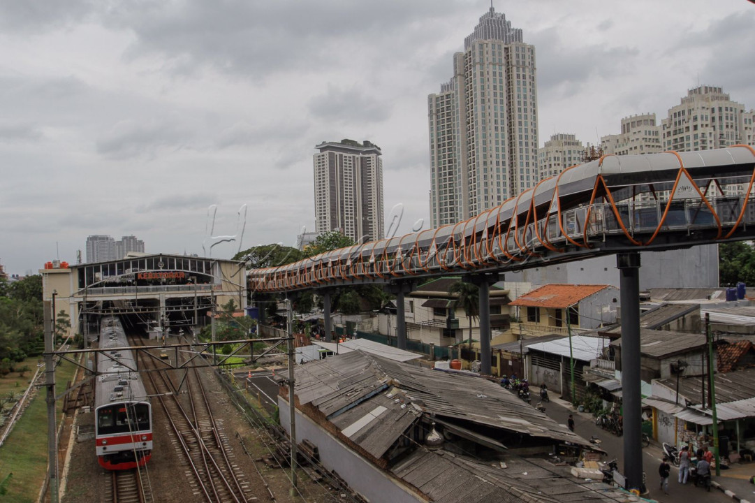 Adanya skywalk ini diharaplam dapat memudahkan warga Jakarta yang menggunakan transportasi antarmoda.