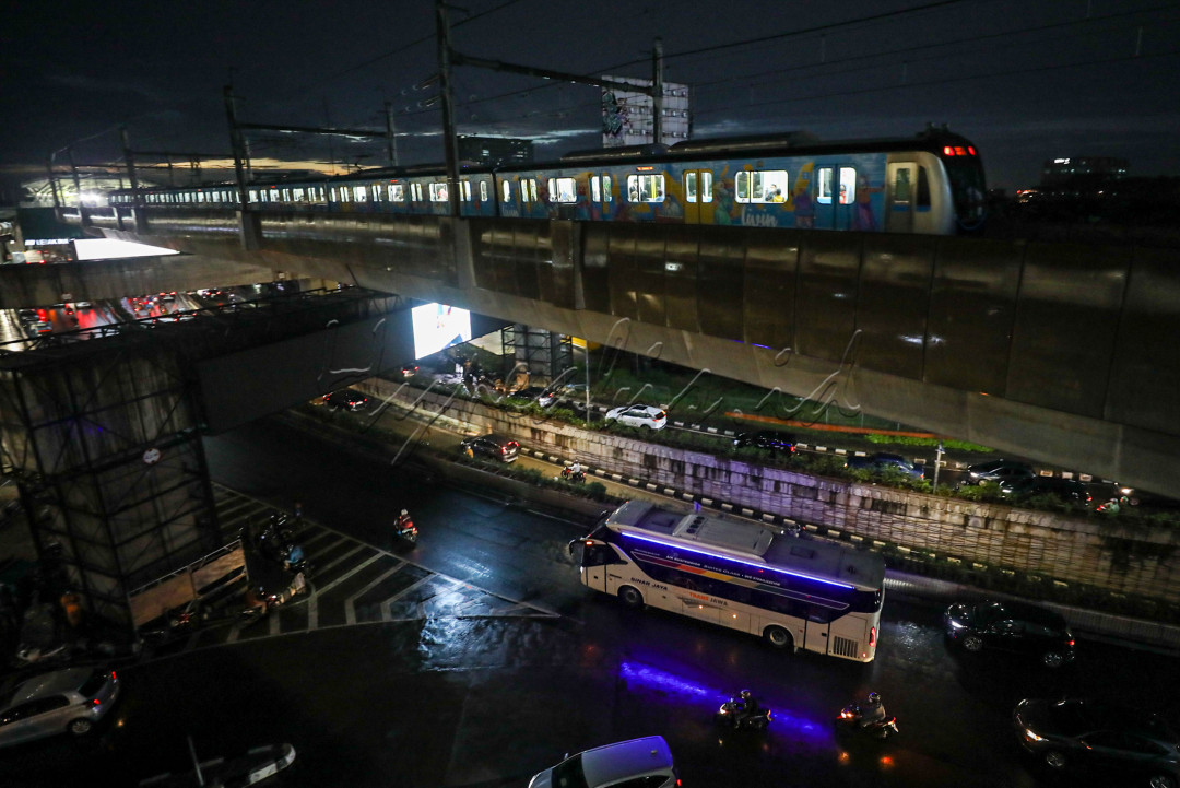 Saat ini MRT menjadi tumpangan bagi setiap pelancong yang hilir mudik dari selatan ke utara menuju jantung kota dan sebaliknya.