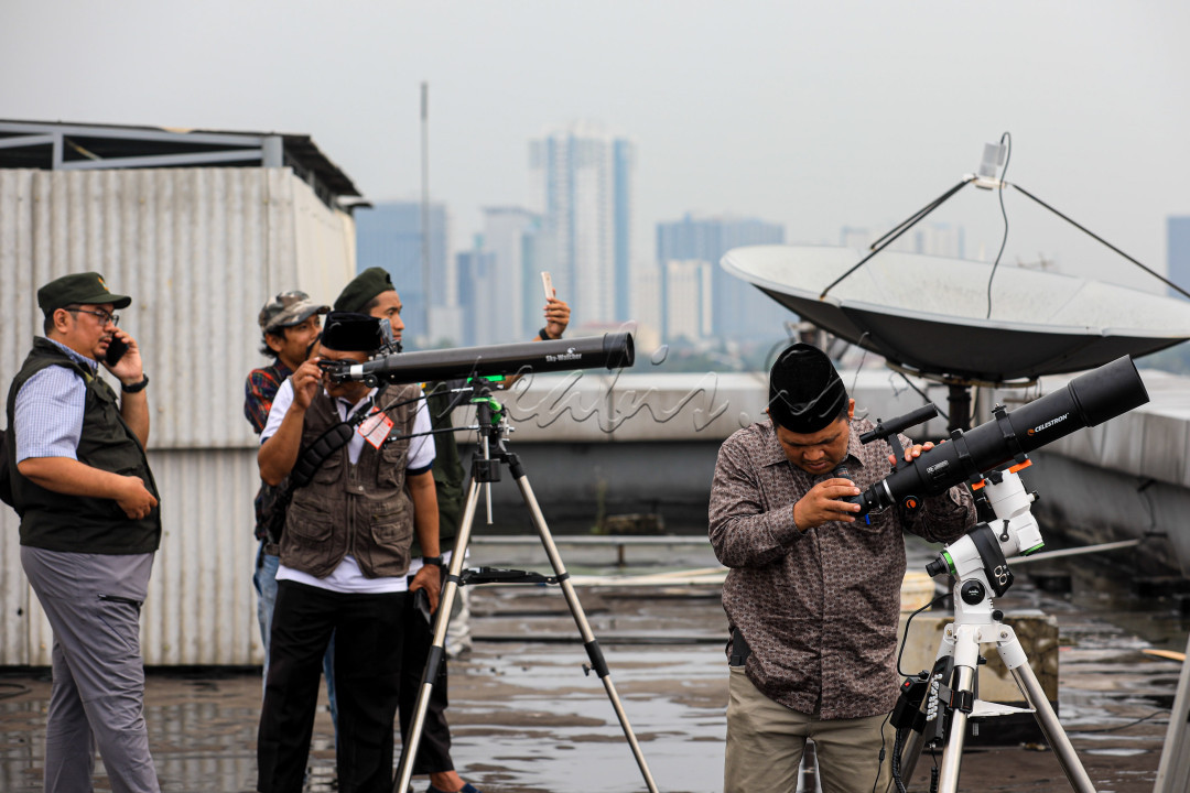 Perkembangan astronomi pada dasarnya sudah ada sejak sekitar 1000 SM tepatnya zaman Sumeria dan Babilonia. Mereka telah mengamati keteraturan dan mampu mengamalkan gehana bulan dan juga peredaran planet.
<div><br />
</div>