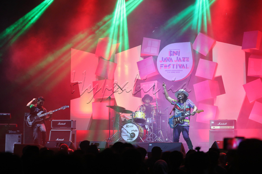 Dalam penampilannya Gugun and Blues Shelter membawakan sejumlah lagu hitsnya seperti Holding On dan Give Your Love.<br />
