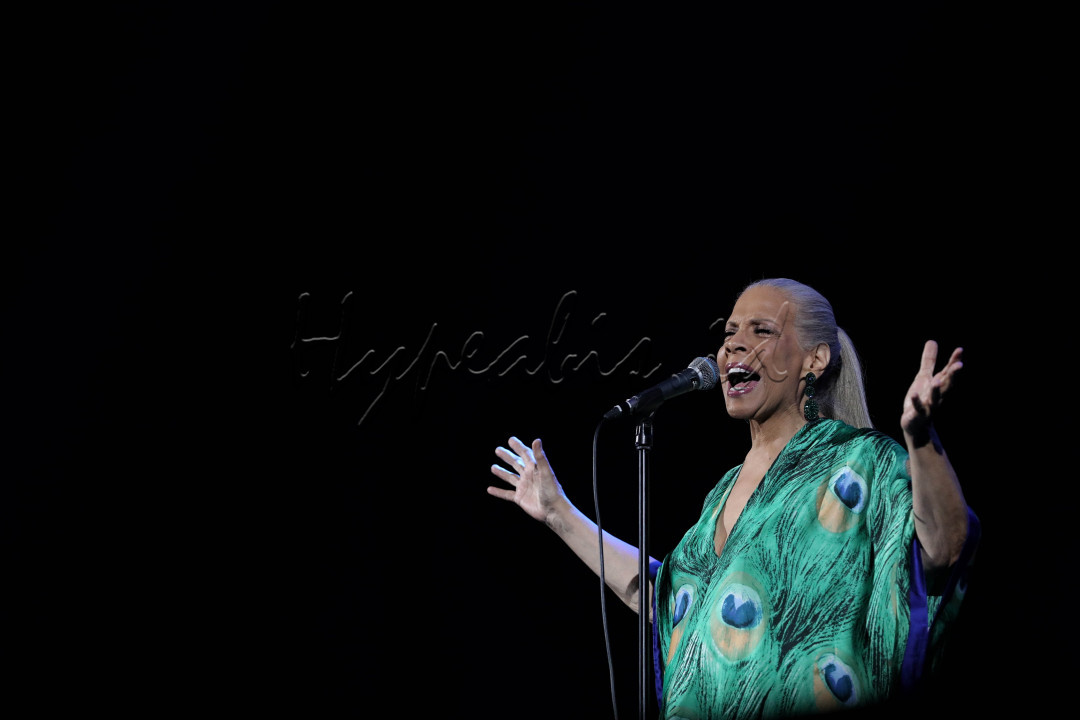 Dalam penampilannya Patti Austin membawakan sejumlah lagu hitsnya seperti Smoke Gets in Your Eyes, Baby Come To Me dan How Do You Keep. <br />
