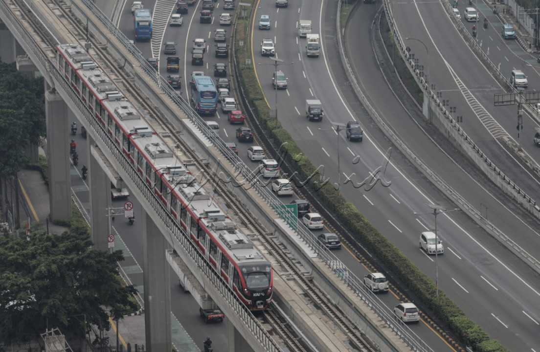 Namun, masyarakat sudah bisa menjajal transportasi ini mulai 12 Juli 2023 pada saat pelaksanaan uji coba LRT Jabodebek.