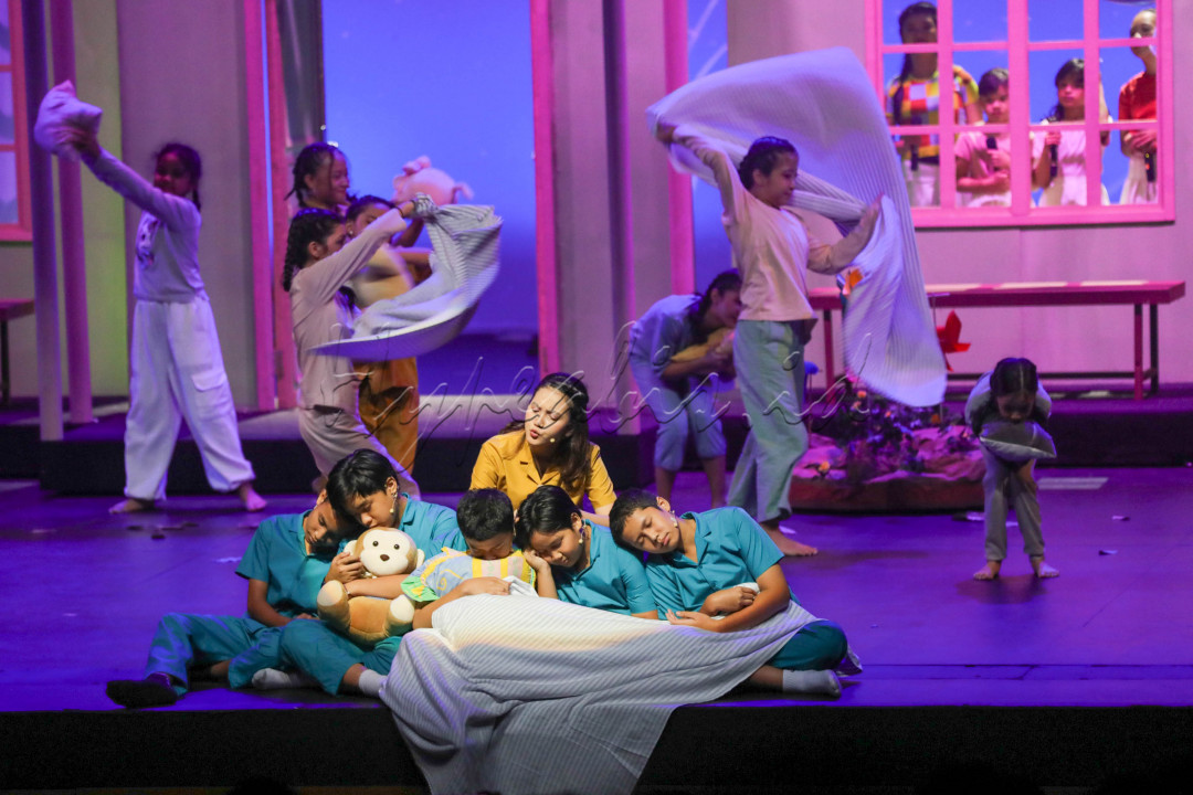 Adapun drama musikal ini ditulis dan disutradai oleh Jong Santiasa Putra, dengan produser Wawa Lukman, serta didukung oleh Kemilau Emas Anak Indonesia & Ciputra Artpreneur. 