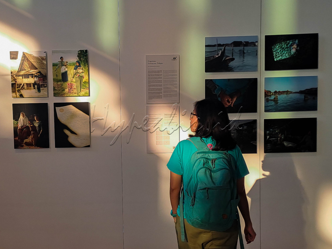 Pameran foto karya peserta Permata Photojournalist Grant (PPG) 2023 digelar di gedung WTC 2, Jakarta.