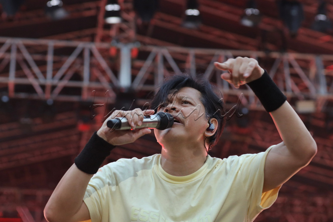 Dalam penampilannya, Gigi membawakan sejumlah lagu hitsnya seperti Ya Ya Ya, Nakal dan 11 Januari.