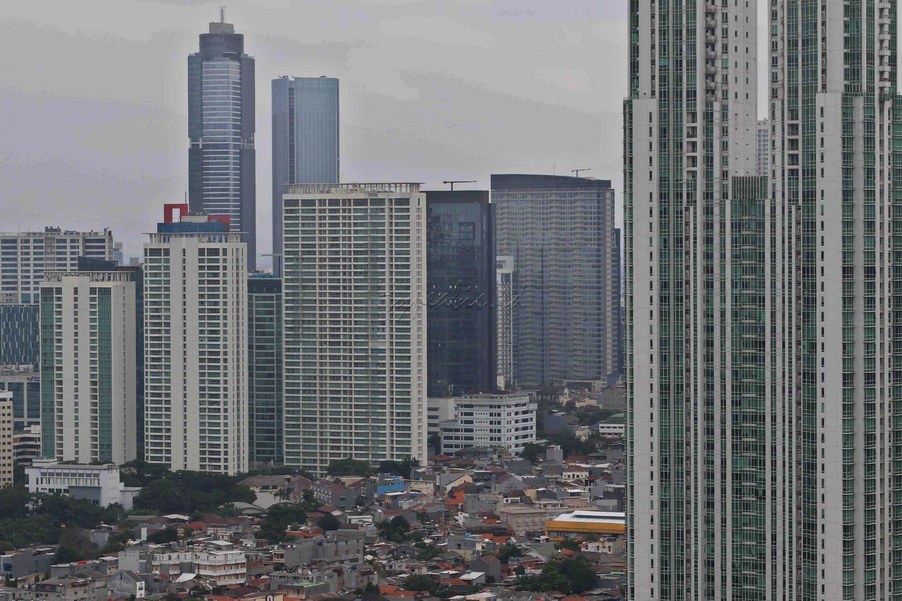 Suasana deretan gedung bertingkat di Jakarta